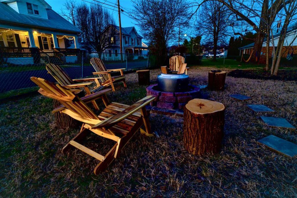 Dog And Family Friendly 4Br W Wifi And Fenced Yard By Zen Living Short Term Rental Luray Εξωτερικό φωτογραφία